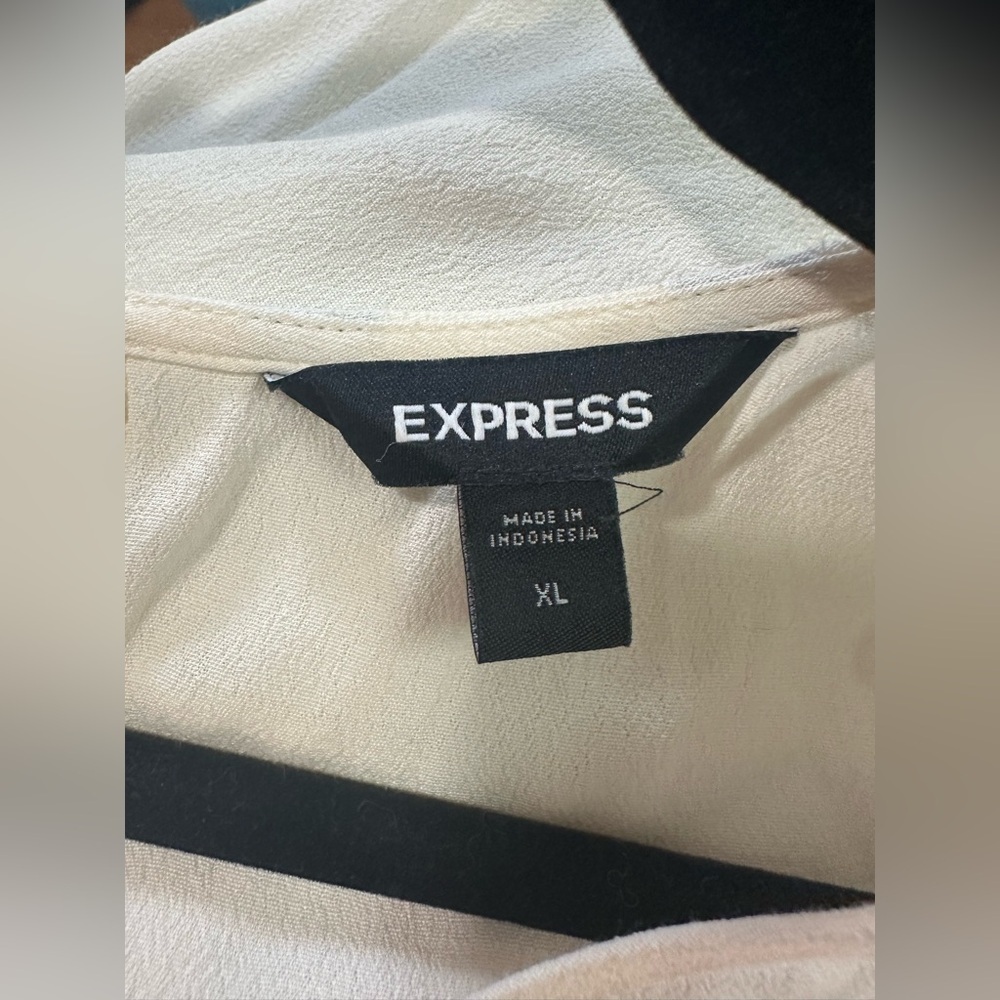 Express Ruffle Sleeve Thong Bodysuit in cream size XL #1918 - Picture 8 of 10